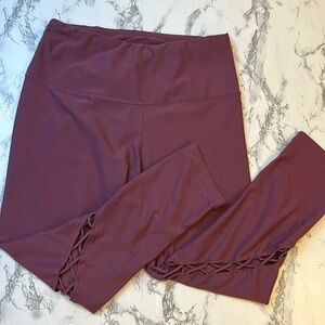 Maroon Capri Yoga Leggings Size Medium - 1104